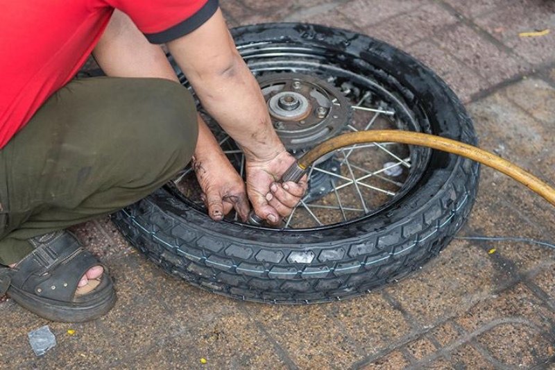 Chiêm bao thấy xe cán phải đinh bị thủng lốp chốt nhanh các số đề 96, 53 hoặc 17.